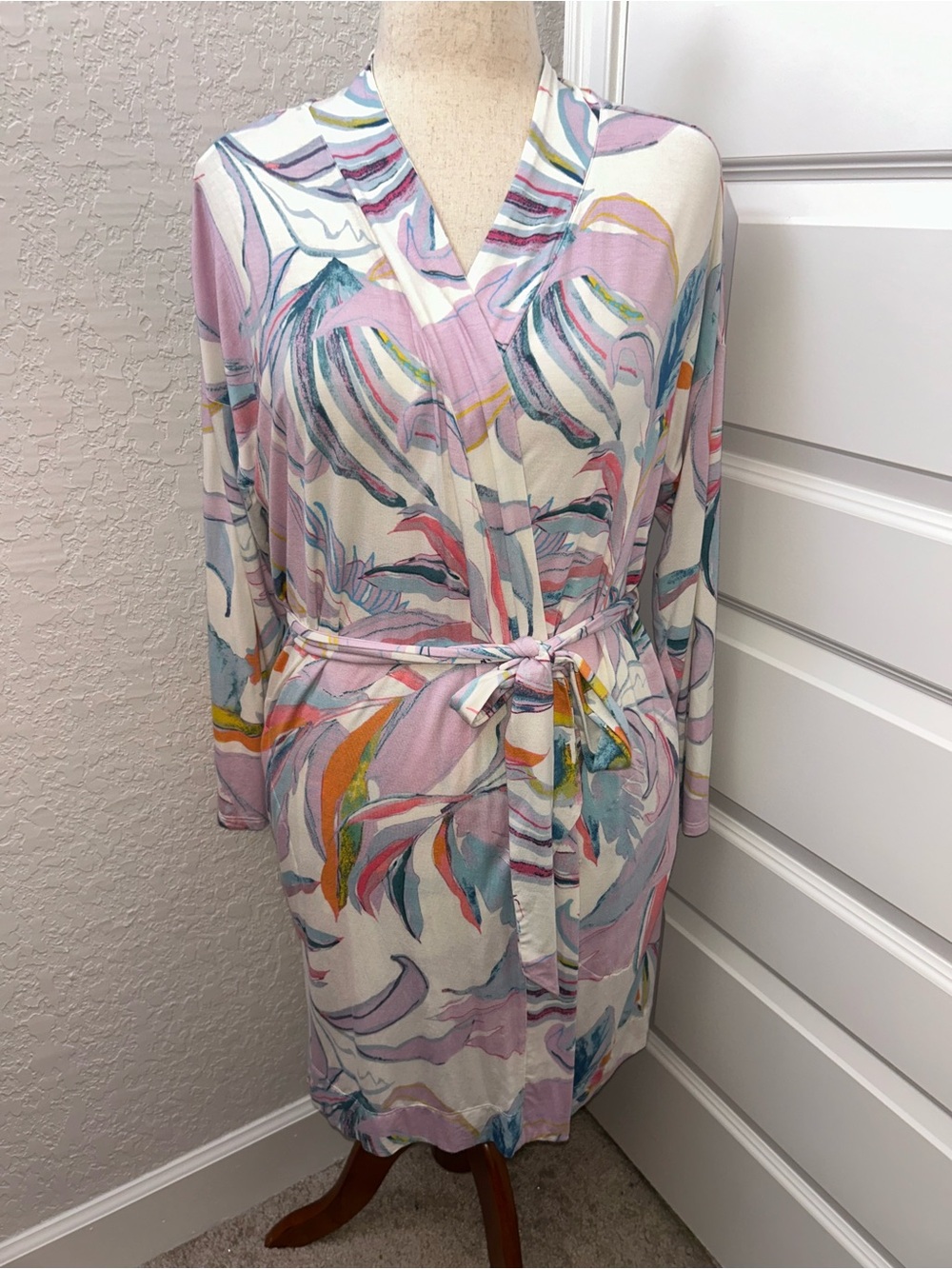 Soma Tropical Leaf Print Cool Nights Long Sleeve Lightweight Short Tie Robe